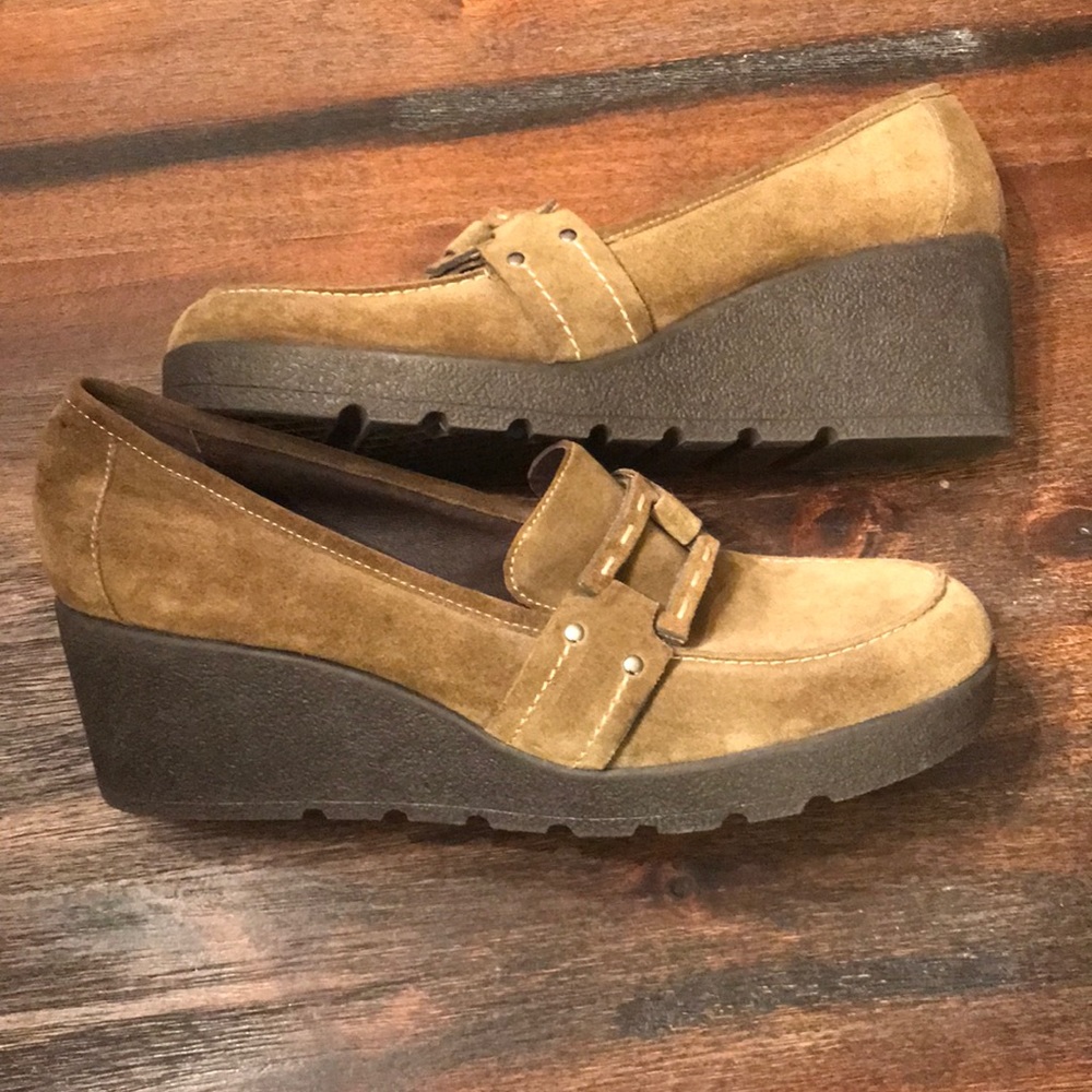 ✨NWOT✨Aerosoles Green Suede Loafer Platform Wedges